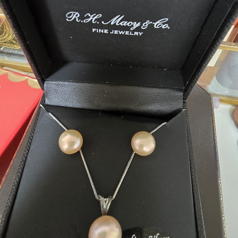 Elegant Pearl Pendant Necklace And Earrings